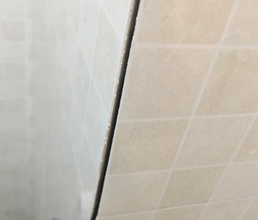 尧都瓷砖空鼓维修公司分享阳台瓷砖脱落的修复过程可以分为以下几个步骤