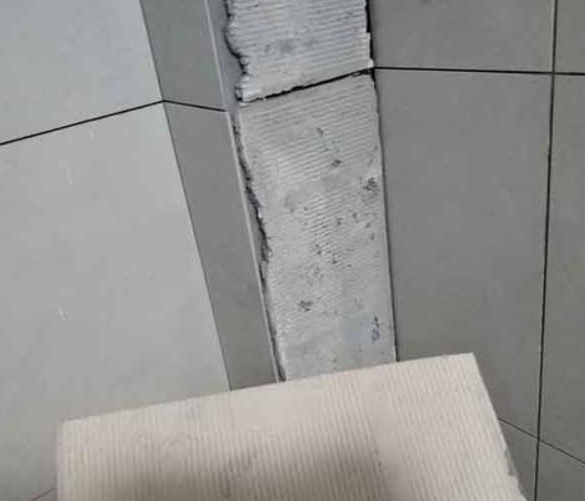 尧都瓷砖空鼓维修公司分享下厨房瓷砖脱落的补救措施。